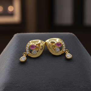 Hermosos Pendientes de Corazón en Tono Dorado con Piedra de Acento Rosa y Cristales Brillantes para Mujer - Product Image 4