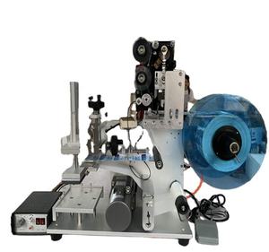 Machine d'étiquetage semi-automatique SY-60 pour bouteilles plates - Product Image 4