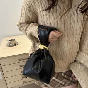 Pochette en cuir PU couleur unie avec fermeture éclair latérale, style coréen, sac de soirée grande capacité, porte-monnaie, sac seau plissé, usage quotidien - Product Image 4