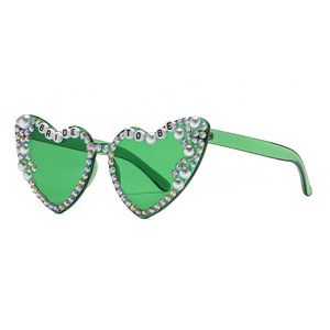 Gafas Dilisha, gafas de sol con forma de corazón y perlas, montura negra UV400, accesorios de moda para mujer para fiestas y bodas B3022 - Product Image 3