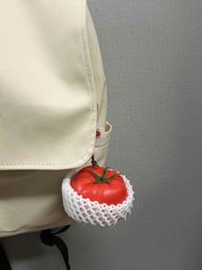 Pendentif créatif anti-stress en mousse écologique en forme de tomate pour rétroviseur de voiture ou sac à dos - Product Image 6