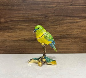 Artesanía Étnica: Pájaro de Latón en Rama para Diseño Moderno y Lujoso, Decoración Colgante para Interiores del Hogar - Product Image 4