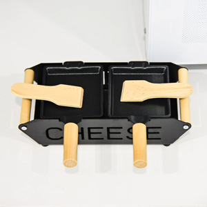 Mini ensemble à <span class=keywords><strong>raclette</strong></span> au <span class=keywords><strong>fromage</strong></span> personnalisé Double plaque de cuisson antiadhésive portable avec manche en bois Four de camping en plein air Construction en métal - Product Image 6