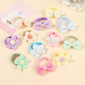 Kit di Elastici per Capelli per <span class=keywords><strong>Regali</strong></span> di Compleanno per Ragazze, Confezione da 48 Pezzi, Fasce per Capelli con Fiori e Fiocchi - Product Image 3