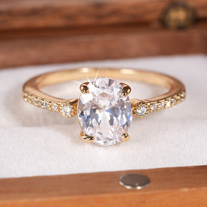 Anello dal Design Ovale Stile Classico per Donne - Product Image 1