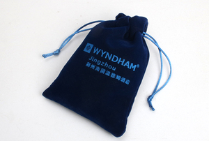 Bolsa de Joyería Personalizada de Terciopelo Negro con Cordón para Promociones - Product Image 5