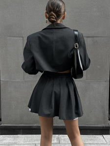 <span class=keywords><strong>Completo</strong></span> da donna elegante estivo 2026 Y2K di tendenza: <span class=keywords><strong>completo</strong></span> due pezzi <span class=keywords><strong>con</strong></span> <span class=keywords><strong>blazer</strong></span> a risvolto e gonna corta a pieghe - Product Image 3