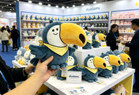 Peluche Toucan Mignonne, Jouet en Peluche Doux en Forme d'Oiseau de Dessin Animé, Personnalisable pour Cadeau d'Affaires, Mascotte de Marque, Jouet en Peluche Toucan Personnalisé