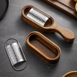 Cuillère à fromage <span class=keywords><strong>parmesan</strong></span> en acier inoxydable personnalisée <span class=keywords><strong>râpe</strong></span> à manche en bois conteneur <span class=keywords><strong>râpe</strong></span> à fromage <span class=keywords><strong>boîte</strong></span> pour légumes zesteur de pommes de terre - Product Image 5