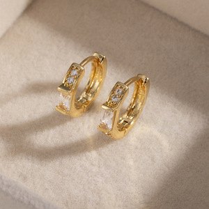 Pendientes de Zirconia Redondos Chapados en Oro con Incrustaciones, Pendientes de Moda para Mujer, Joyería de Regalo - Product Image 2
