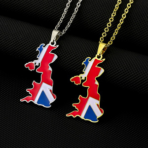 Collar con Colgante <span class=keywords><strong>de</strong></span> <span class=keywords><strong>Mapa</strong></span> <span class=keywords><strong>de</strong></span> la Bandera del Reino Unido <span class=keywords><strong>de</strong></span> Gran Bretaña e Irlanda del Norte, en Acero Inoxidable Esmaltado y Chapado en Oro <span class=keywords><strong>de</strong></span> 18K - Product Image 1