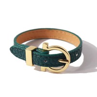 Bracelet en cuir avec boucle de montre en métal