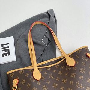 Diseñado por un diseñador de una marca de lujo. Bolso Tote Estampado Vintage para Mujer. Se Puede Usar en el Hombro o la Espalda.9041 - Product Image 4