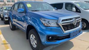 Haute qualité Dongfeng Rich 6 4x4 <span class=keywords><strong>camion</strong></span> 5 automatique Camionnette à moteur diesel à essence pour la vente - Product Image 6