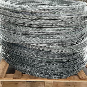 Fil <span class=keywords><strong>de</strong></span> fer barbelé galvanisé à chaud <span class=keywords><strong>de</strong></span> haute qualité fabriqué en Chine, facile à assembler, <span class=keywords><strong>prix</strong></span> <span class=keywords><strong>de</strong></span> gros, pour la sécurité - Product Image 3