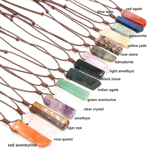 Collana con Ciondolo a Forma di Pietra Rettangolare Irregolare, Gioiello in Cristallo Fatto a Mano con Corda, Lunghezza Regolabile per Uomini e Donne - Product Image 2