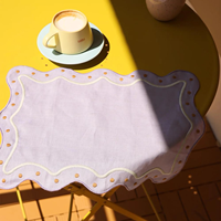 Set de table en lin 100% fait main, bordure brodée à pois, bord festonné ondulé, décoration de table moderne