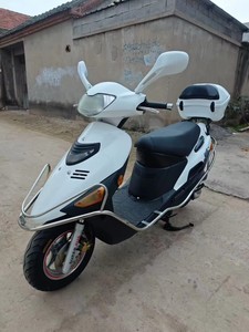 <span class=keywords><strong>La</strong></span> moto scooter Suzuki 125cc à essence est livrée directement par le fabricant pour l'exportation. - Product Image 2