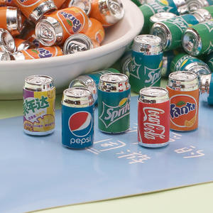 Miniaturas <span class=keywords><strong>de</strong></span> Latas <span class=keywords><strong>de</strong></span> Bebidas Carbonatadas <span class=keywords><strong>de</strong></span> Resina para Supermercados y Tiendas <span class=keywords><strong>de</strong></span> Conveniencia, Premios DIY para Máquinas <span class=keywords><strong>de</strong></span> Garra, Juguetes Infantiles y Adornos - Product Image 1