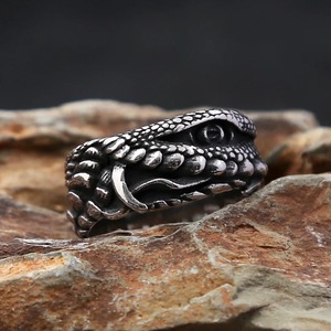 Yunnique – bague en acier inoxydable pour hommes, design irrégulier, bijoux punk, cadeau - Product Image 2