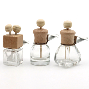 Difusor colgante de lujo para coche, botella de aceite, botella difusora de lengüeta para coche con cierre, <span class=keywords><strong>clip</strong></span> de ventilación, botellas de perfume vacías para salpicadero de coche - Product Image 1