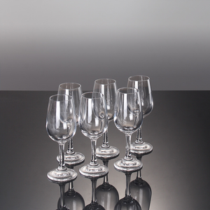 Gobelets de dégustation en verre transparent en gros, verres à long pied pour le brandy, le whisky et le Baijiu, adaptés aux hôtels, bars, fêtes et banquets - Product Image 5