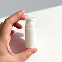 Flacon pompe sans air en plastique rond blanc de haute qualité 50 ml 80 ml 100 ml 120 ml personnalisé pour lotion cosmétique avec pompe Flacon d'essence