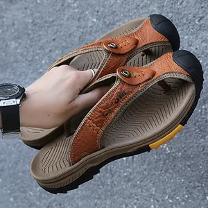 Sandali da uomo vendita calda quotidiana traspirante estate scarpe da esterno scivoli moda spiaggia morbida suola taglia 38-46 pantofole in pelle da uomo