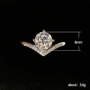 Anello a corona a forma di V per donna, gioielli da dito eleganti e scintillanti - Product Image 6