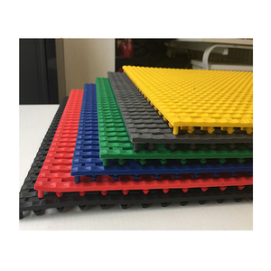 กระเบื้องปูพื้น PVC ทันสมัย แข็งแรงทนทาน ป้องกันการลื่นไถล เหมาะสำหรับโรงรถ โรงงาน โกดัง ติดตั้งง่ายด้วยระบบคลิ๊กล็อค - Product Image 1