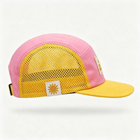 Casquette de campingur 5 panneaux en maille bicolore rose et jaune, avec patch tissé personnalisé SUNNY, idéale pour les sports de plein air et la course à pied