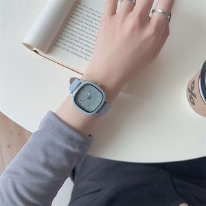 Montre à quartz carrée de style universitaire, bracelet en cuir coloré bonbon pour étudiants, boîtier en alliage, cadran de 32 mm, verre numérique - Product Image 6
