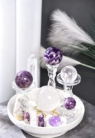 LARISSA Ensemble de sphères et de pointes en pierre semi-précieuse naturelle violette, ensemble de boules de cristal de guérison, poli à la main, Feng Shui, méditation, décoration de la maison