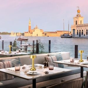 Lampe de table rechargeable LED portable 3 couleurs à commande tactile lampe de bureau en métal sans fil à intensité variable chevet salle à manger nuit - Product Image 4