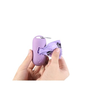 Dispensador de Bolsas de Basura para Perros, de Silicona, Grande y Mini, Biodegradable, con Mosquetón - Product Image 2