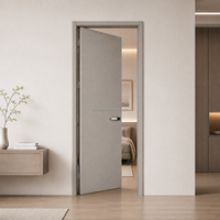 Portes intérieures minimalistes Yomoga en WPC avec surface finie, imperméables, insonorisées et ignifuges pour salle de bain et cuisine