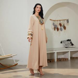 Robe musulmane du Moyen-Orient pour le commerce extérieur, vente en gros, nouveau style, patchwork, broderie ethnique, <span class=keywords><strong>abaya</strong></span> en polyester, jupe longue - Product Image 3