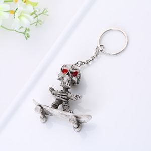 Llavero de esqueleto de goma de Halloween, llavero de esqueleto de la muerte, llavero de esqueleto de skate, regalo de recuerdo de Halloween - Product Image 1