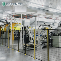 Clôture de protection en acier à faible teneur en carbone sur mesure pour robots industriels avec panneaux et portails de sécurité modulaires pour les zones d'atelier