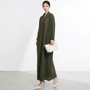 เสื้อคลุมยาวแบบมินิมอล PY Abaya ผ้าถัก ทรงเทรนช์โค้ท คอวี แขนสามส่วน สีดำล้วน สำหรับผู้หญิง แฟชั่นฤดูใบไม้ร่วง - Product Image 3