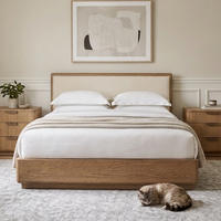 Lit souple King Size à cadre en bois de chêne massif CIRO avec rembourrage beige Design traditionnel pour chambre à coucher Meubles de maison