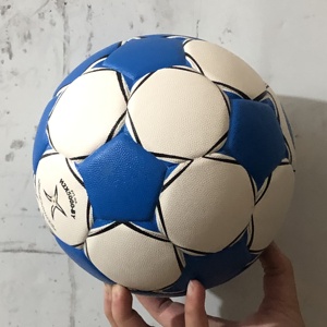 Balón <span class=keywords><strong>de</strong></span> <span class=keywords><strong>Balonmano</strong></span> <span class=keywords><strong>de</strong></span> Cuero PU <span class=keywords><strong>de</strong></span> Alta Calidad Personalizado <span class=keywords><strong>de</strong></span> Fábrica, Éxito <span class=keywords><strong>de</strong></span> Ventas Estilo Molten para Entrenamiento Profesional <span class=keywords><strong>de</strong></span> Adultos/Niños - Product Image 1