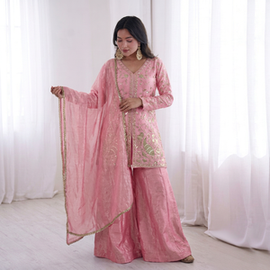 Ensemble Kurta et pantalon en soie rose avec dupatta, coupe ample, longueur au sol, tenue traditionnelle indienne et pakistanaise pour mariage, pour femme - Product Image 1
