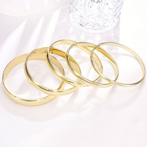 Nouveau Bracelet Jonc Arc Simple Hypoallergénique en Acier Inoxydable Plaqué Or 14 carats Super Brillant Classique pour Vente en Gros de Bijoux Personnalisés - Product Image 1
