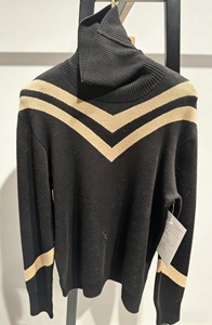 Pull en tricot à col roulé à rayures chevron noires et beiges pour femmes ODM/OEM pour l'hiver - Product Image 2