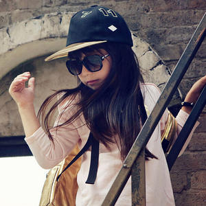 Vêtements pour enfants à imprimé floral, style coréen, ensemble sportif en coton pour enfants, vente en gros en ligne - Product Image 3