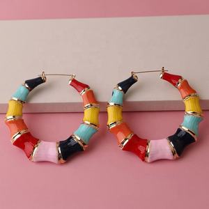 ต่างหูห่วงโลหะผสมทันสมัย ดีไซน์เคลือบเงาแบบหยดน้ำ ประดับด้วยหินธรรมชาติ ดีไซน์แบบข้อต่อบาบูม วงกลม แฟชั่นสำหรับผู้หญิง ใช้งานได้หลากหลาย - Product Image 5