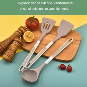 Juego de Utensilios de Cocina Desechables de Silicona al por Mayor, 3 Piezas con Mango de PP, Diseño Moderno para Uso Doméstico y en Restaurantes - Product Image 4