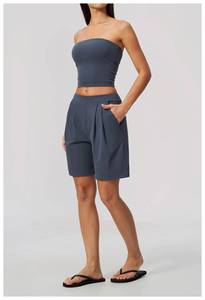 Conjunto Deportivo de Yoga para Mujer OEM ODM: Sujetador Cruzado sin Espalda, Pantalones Capri con Bolsillos y Leggings Anchos de Manga Media - Product Image 3