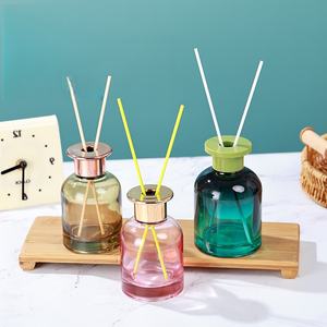 Botella Difusora de Aceite de Vidrio Rosa y Verde de Calidad Premium Personalizada de 100ml, 120ml, 150ml, 200ml con Tapa de Rosca de Aluminio - Product Image 1